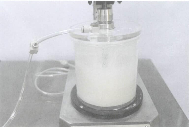 Figure 5-23 Mixing investment slurry under vacuum
