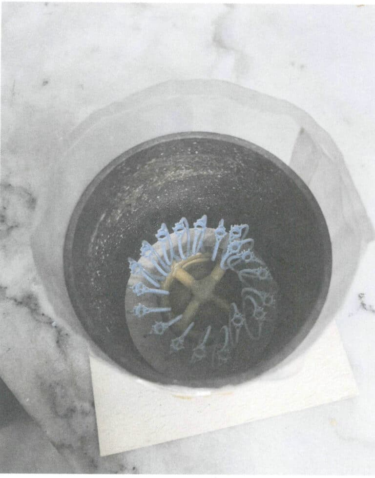 Figure 5-31 Absorbent paper in the steel flask