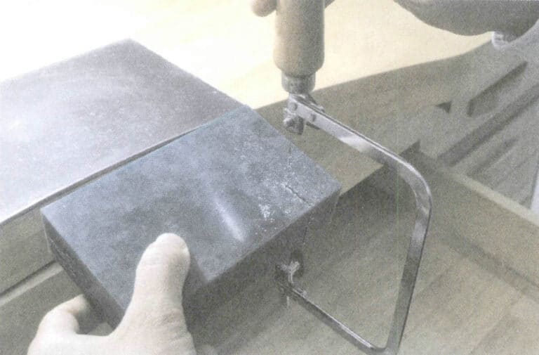 Figura 1-2 Serrar cera