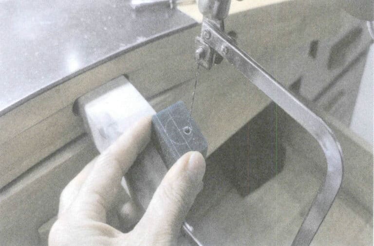 Figura 1-6 Serrar o orifício em forma de anel