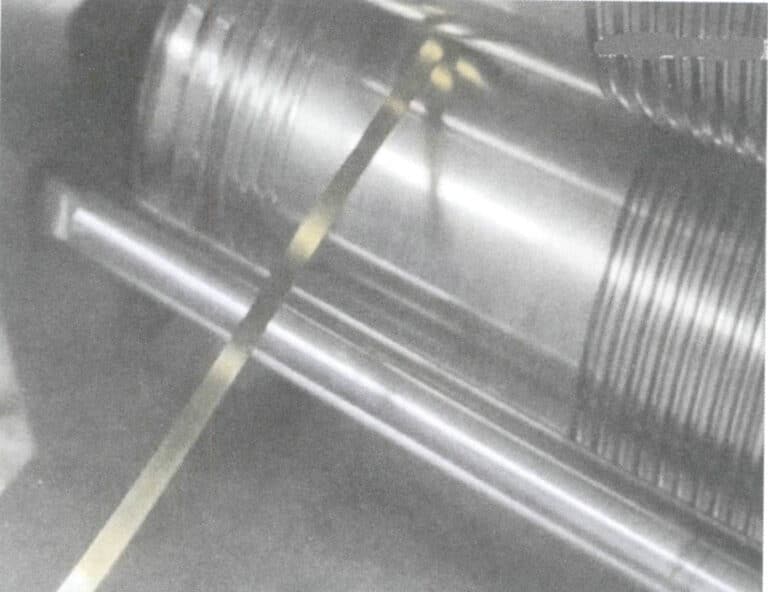 図 6-12 圧延プレスによる材料の切断