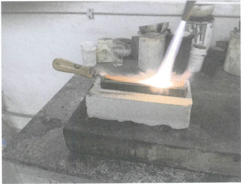 図 6-23 オイルタンクの準備