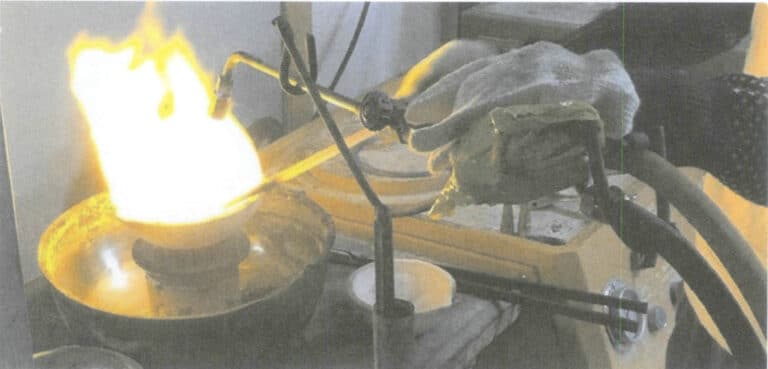 図 6-24 トーチ溶解中の溶融金属の攪拌
