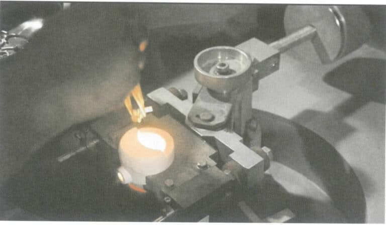 그림 7-25 도가니에 전하 추가하기