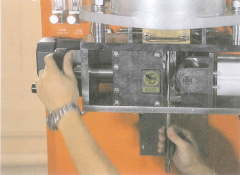 그림 7-36 직선형 트랙션 로드에 맞게 방향 풀리 조정하기