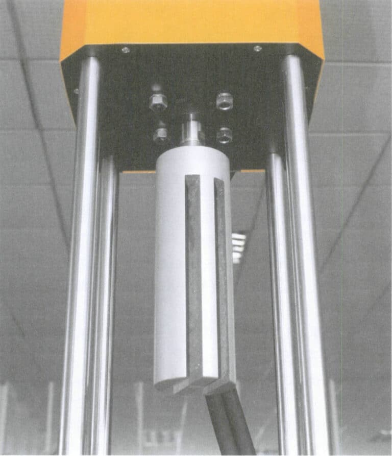 Figura 8-19 Struttura della testa utilizzata per lo stampaggio meccanico per estrusione