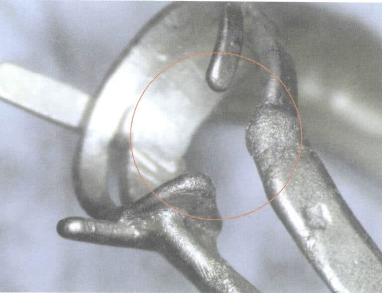 Figura 8-31 Difetti di fusione dei gioielli