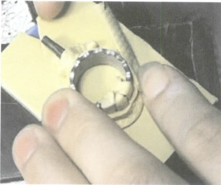 Figura 2-7 Umplerea cauciucului