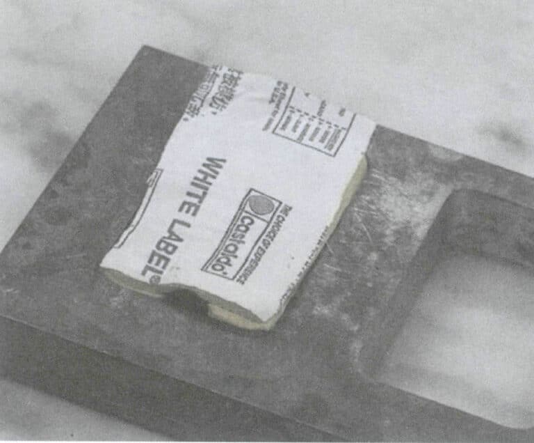 Figure 2-8 Raw rubber is 2 mm above the mold frame.