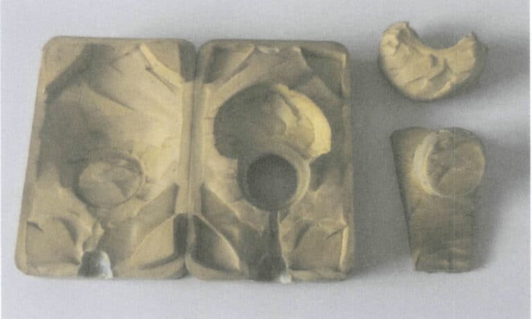 Figure 2-27 Cut out the outer moveable piece