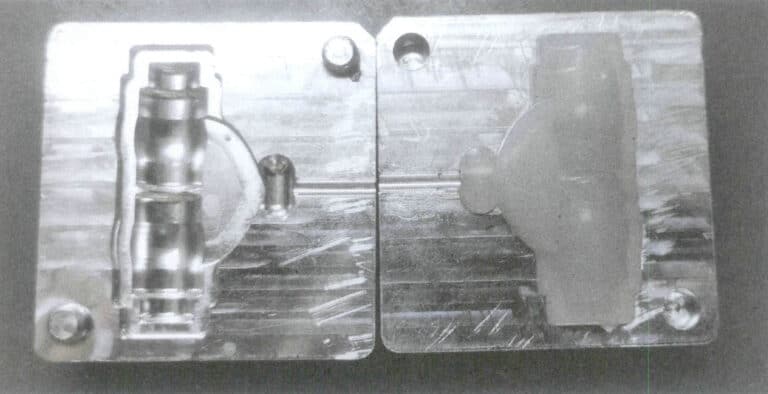 Figure 2-39 Aluminum alloy mold structure with silicone rubber core