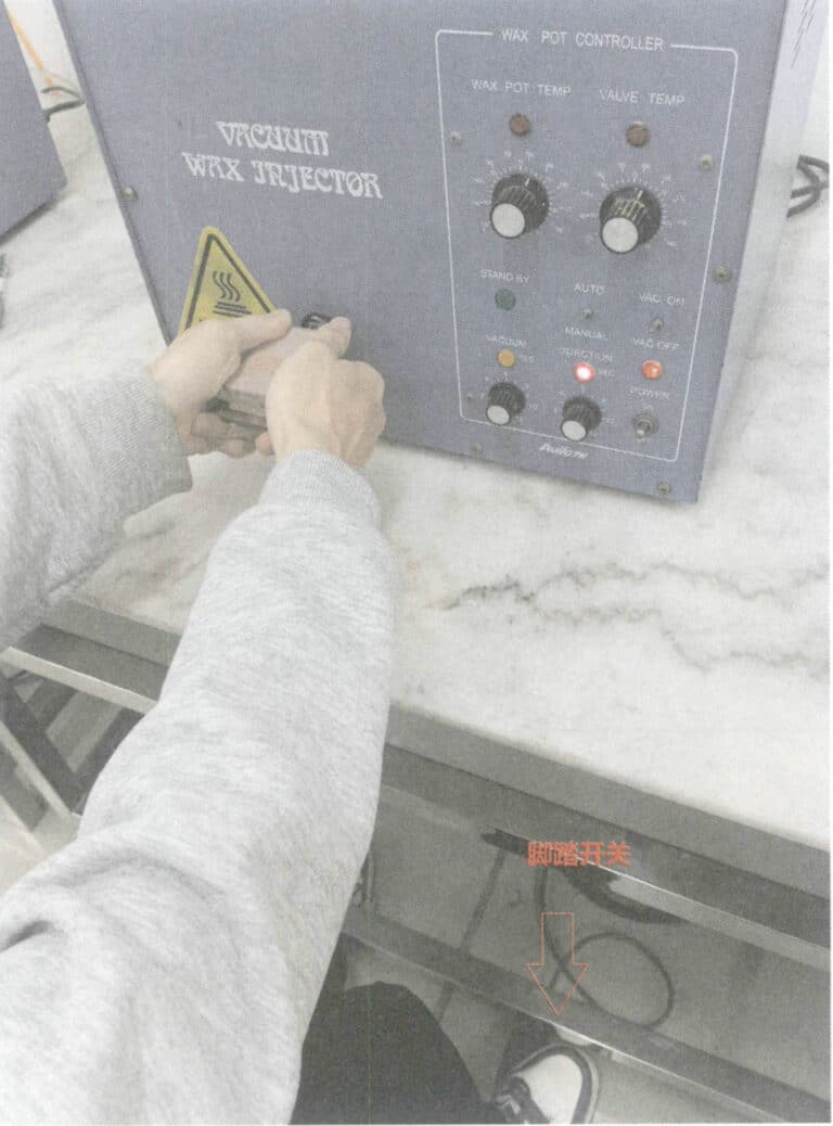 Figure 3-8 Wax Injection