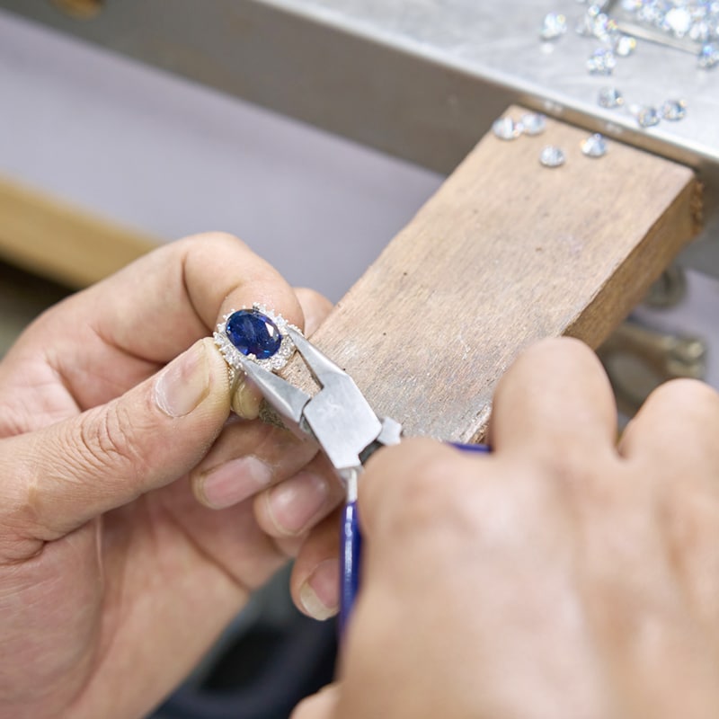 Oval sapphir halo ring jewelry settings