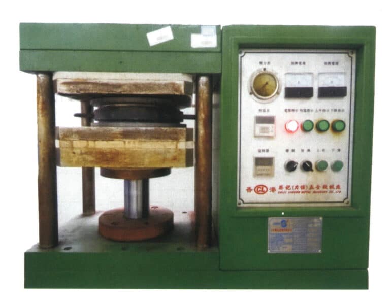 Figure 4-11 The rubber mold is pressed in the molding machine