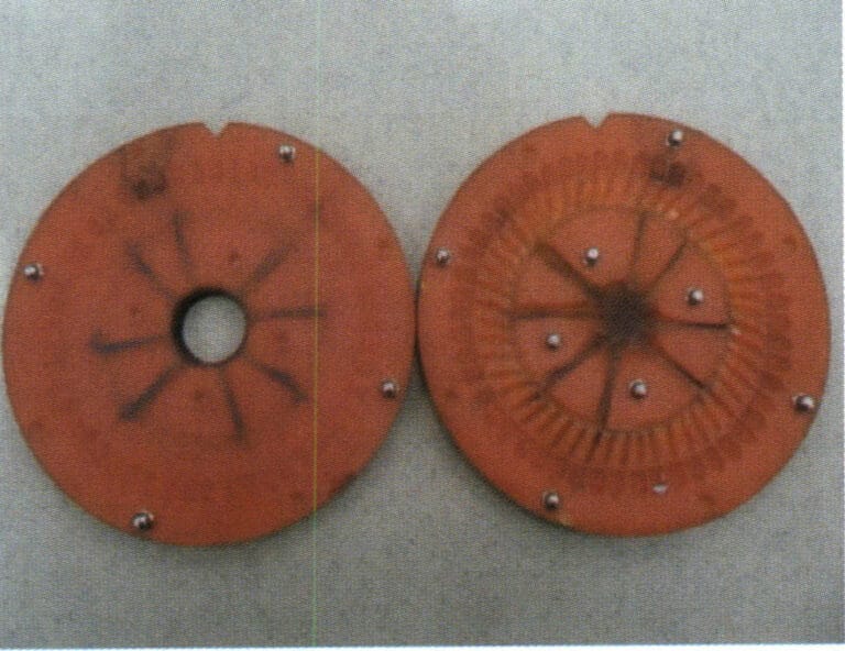 Figure 4-13 Opened adhesive rubber mold