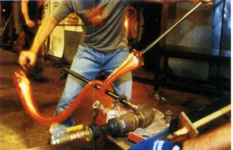 Figure 8-2 Drawing glass crafts