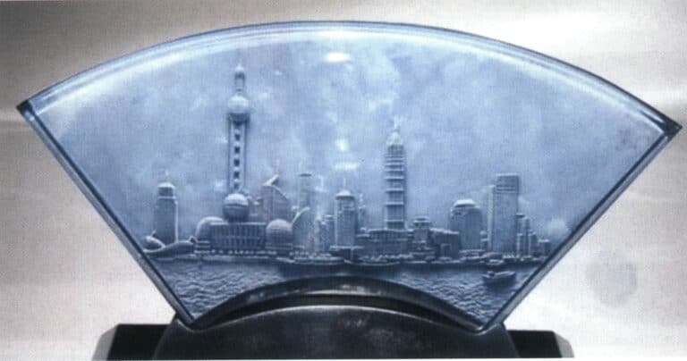 Figure 8-9 Crystal glass relief craft products