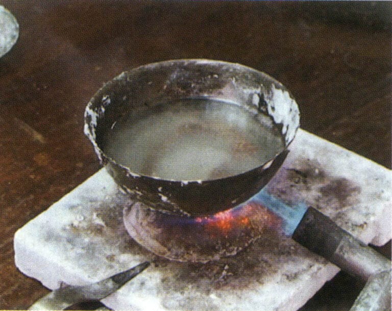 Figure 2-33 Boiling in alum water