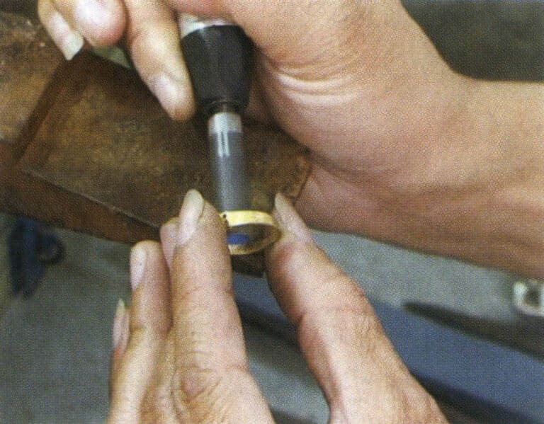 Figure 2-34 Sandpaper polishing