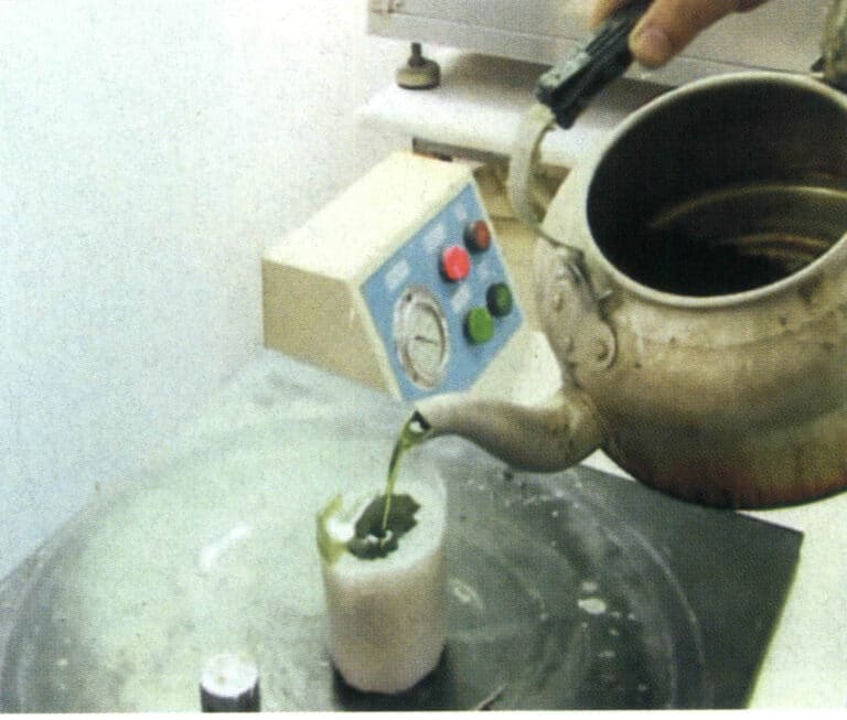 Figure 2-42 Wax mold injecting