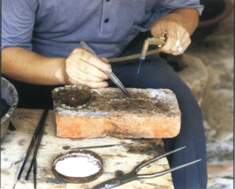 Figure 3-4 Soudage des accessoires