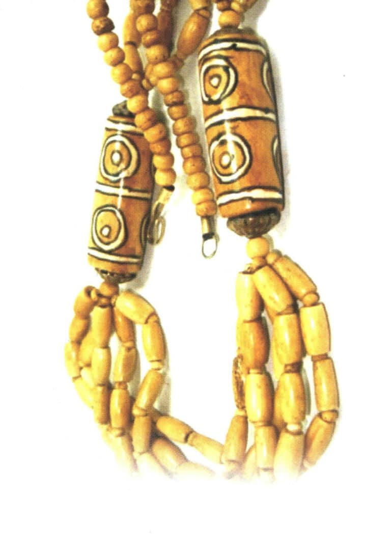 Collier en os de bœuf