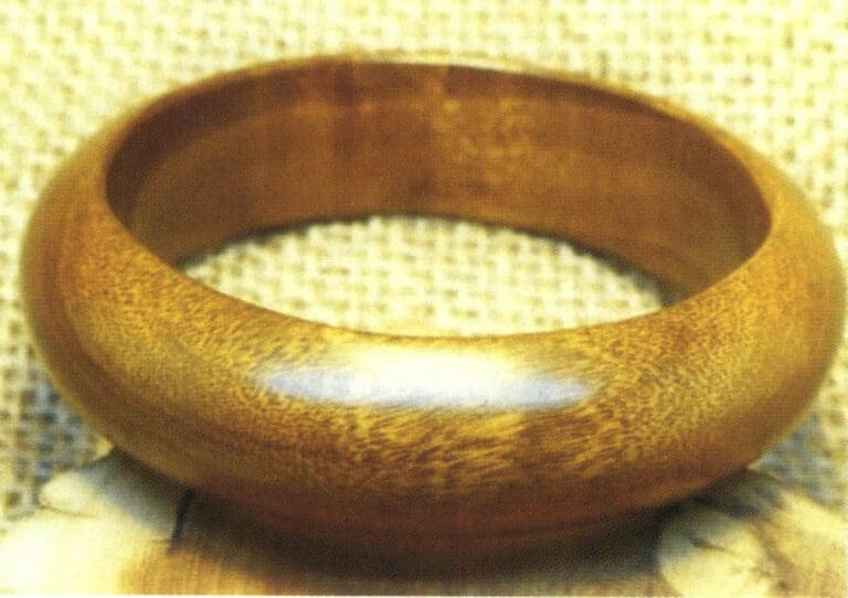 Golden nanmu bracelet