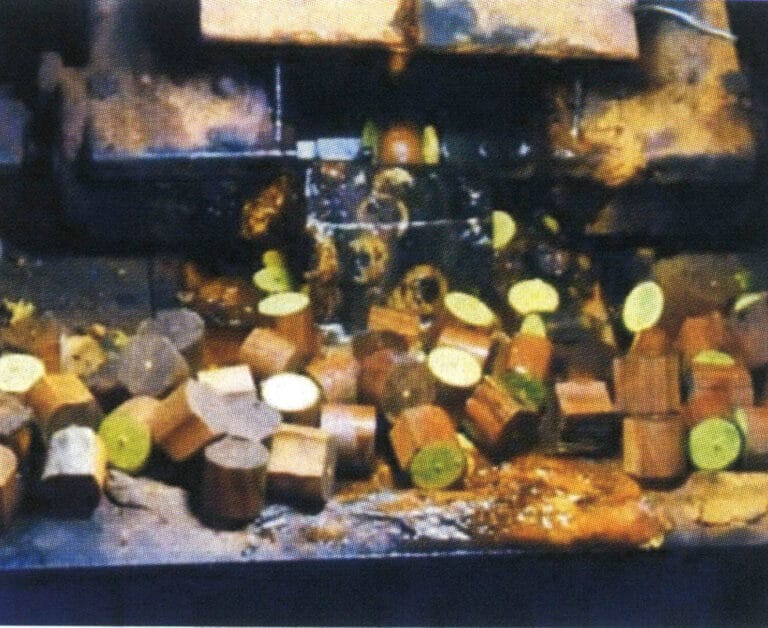 Figure 10-7 Unscrewing the beads