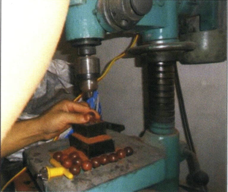 Figure 10-8 Drilling three-way hole