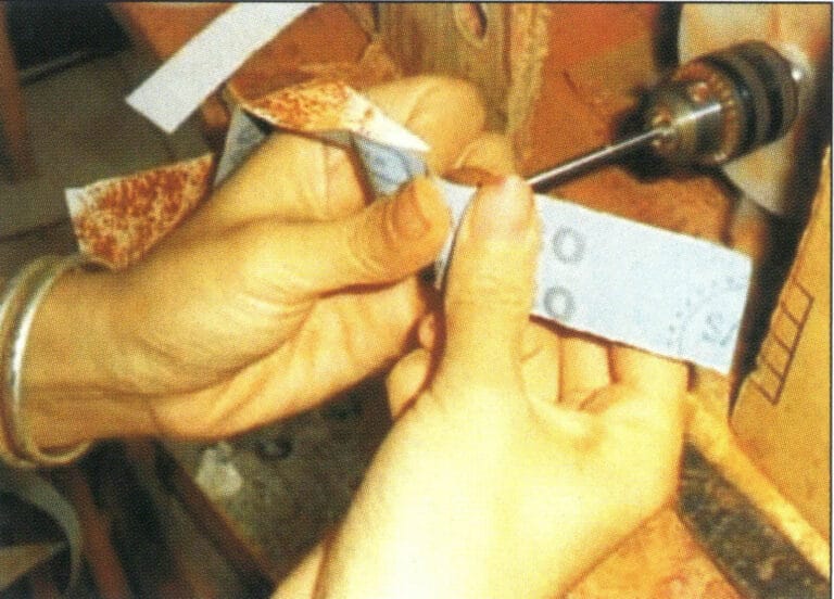 Figure 10-9 Polishing the surface of the bead