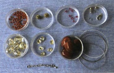 Figure 5-5 Materials preparation for the dazzling pearl and diamond necklace