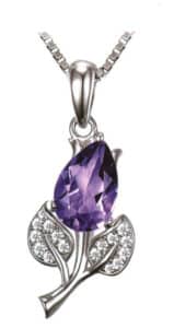 Necklaces are decorative items for the neck, and different materials, shapes, and colors of necklaces can express different aspects of a woman's personality, such as status, cultivation, and preferences. Necklaces include many types, such as scarves, bow ties, collar flowers, and pendants, while jewelry necklaces mainly consist of necklaces, pendants, and sweater chains. These accessories that hang around the neck are dynamic and spatial, giving a sense of lightness and can express the image and temperament of the wearer.