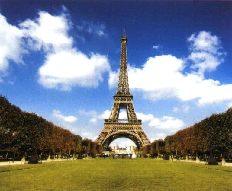 Figure 1-9 Eiffel Tower