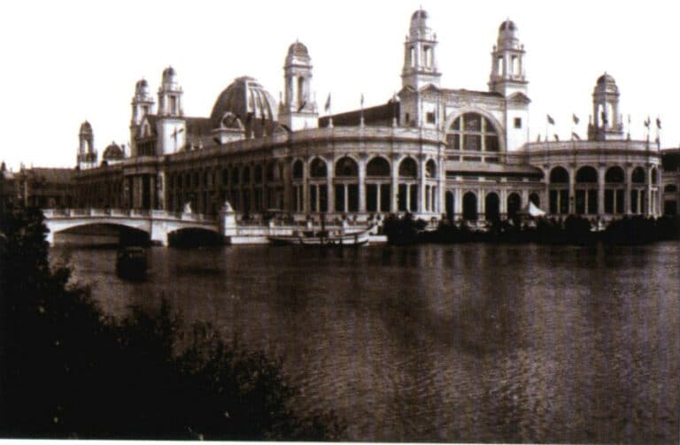 Figure 1-11 Scene two of the 1893 Chicago World's Fair