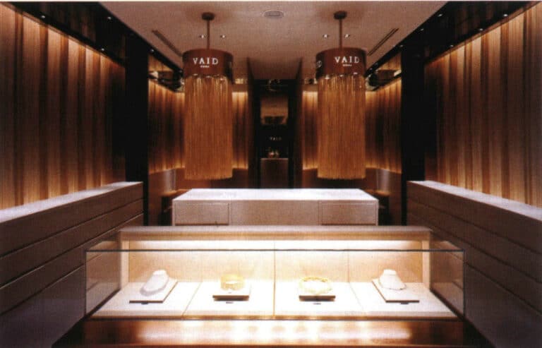 Figure 1-19 The symmetrical display on both sides reflects a sense of solemnity and elegance