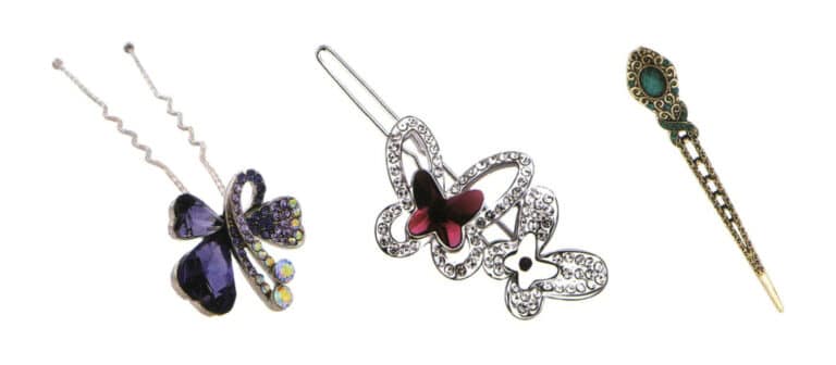 Hair accessories are decorative items worn on the head and are important in women's styling design. Many hair accessories include hairpins, clips, headbands, hair baskets, hair ties, and combs. Next, we will introduce the materials, sizes, quality, and common styles of hair accessories.