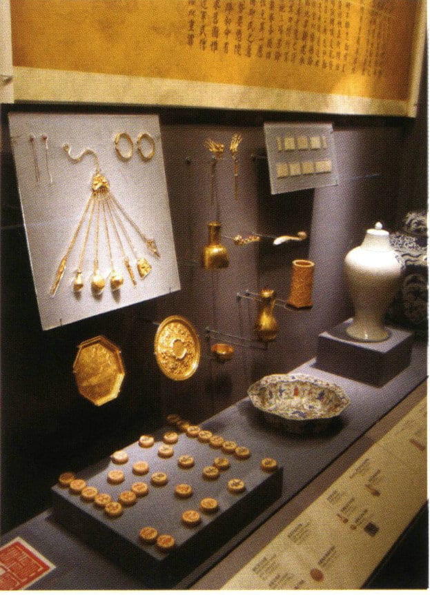 Figure 1-43 Glass display case for gold and silverware