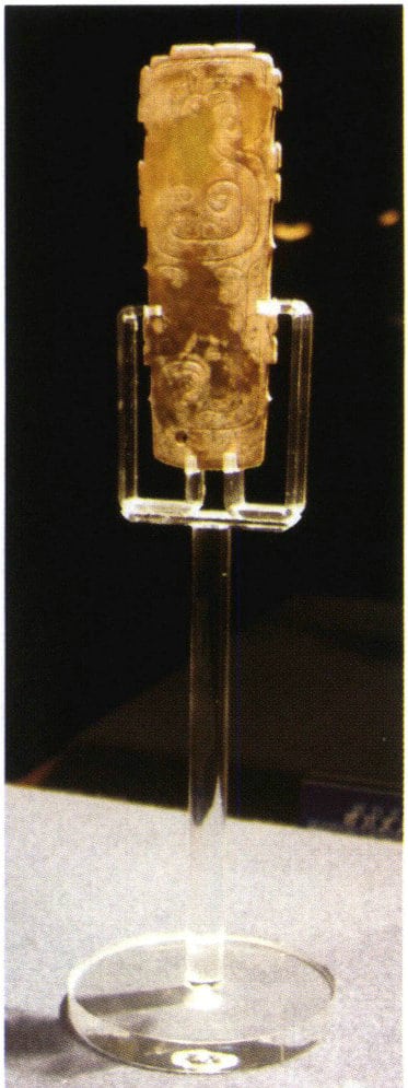 Figure 1-56 Transparent display shelf