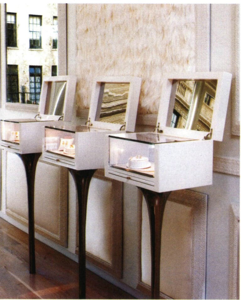 Figure 1-54 Shaped Display Shelf