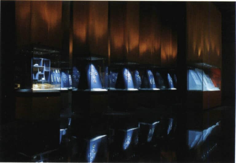 Figure 1-76 Creating a display atmosphere with colored light sources