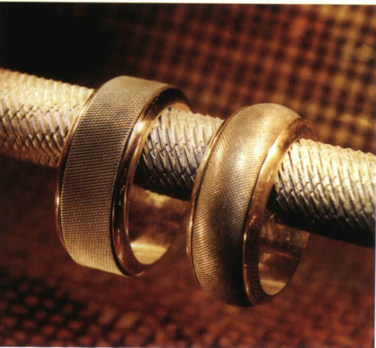 Figure 1-75 Highlighting exhibits with point light sources