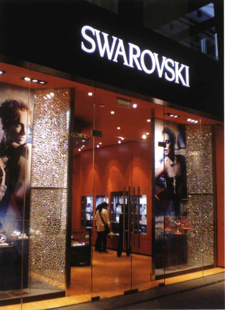 Figure 2-5 Entrance and Window Display Design