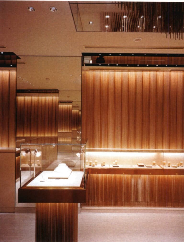 Figure 2-24 Using point light sources for localized accent lighting to highlight the display effect