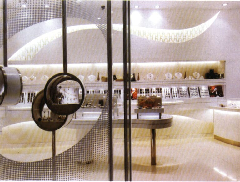 Figure 6-1 Elegant curved lines outline the profile of the entire store.