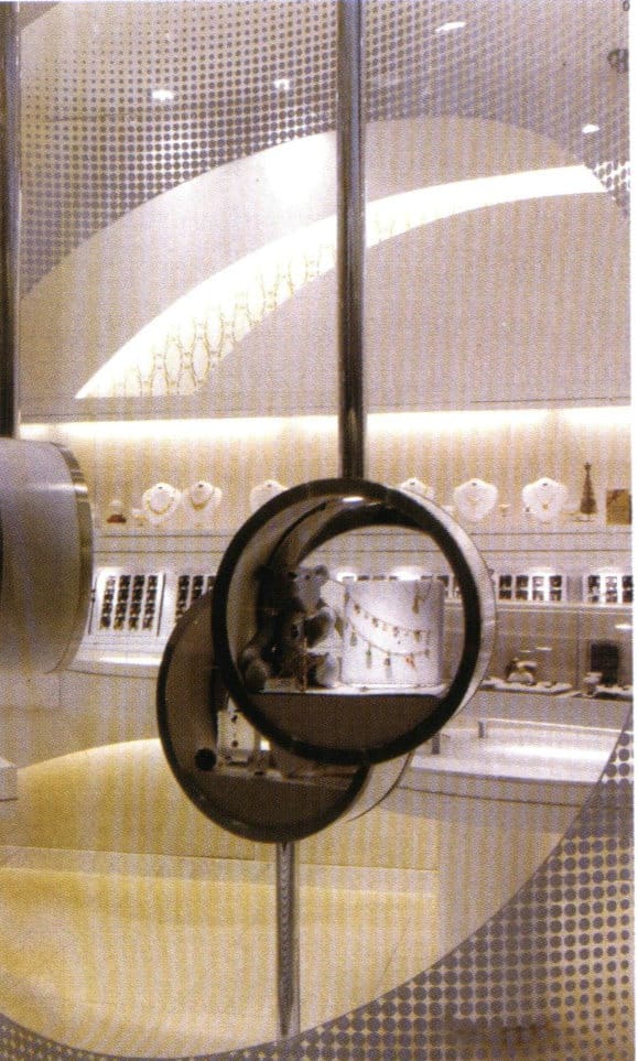 Figure 6-2 The circular display stand enriches the window display.