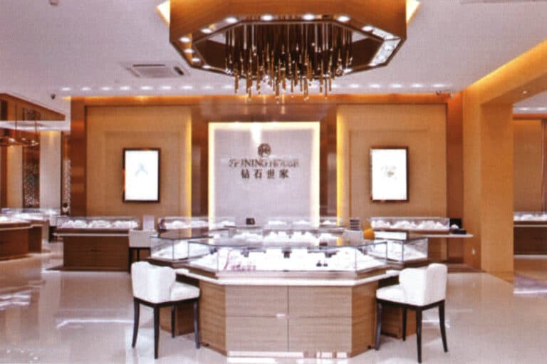 Figure 6-11 Flexible combination of the central "island" table and surrounding display cabinets