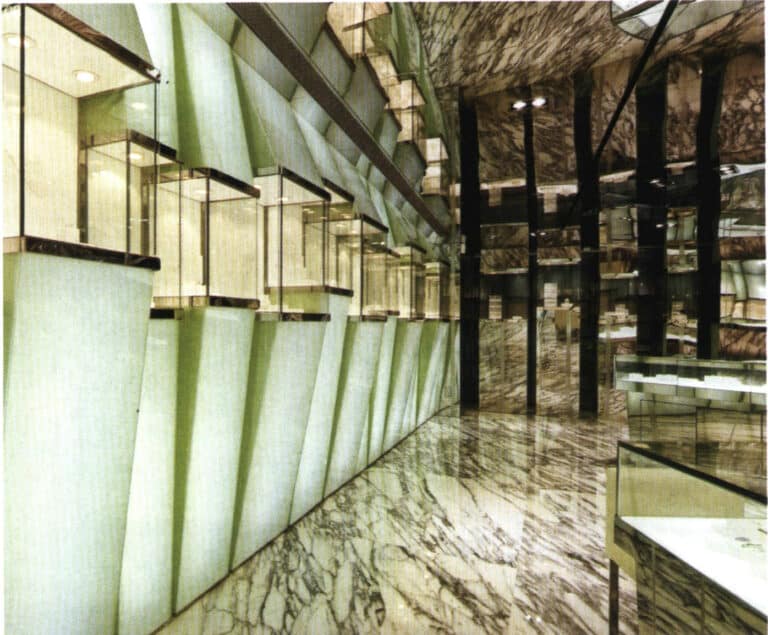 Figure 6-18 Irregular stone wall frames highlight the luxury of the jewelry.