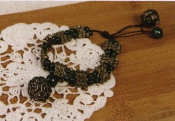 Figure 4-24 Style Diagram of Alloy Bracelet with Colored Stones