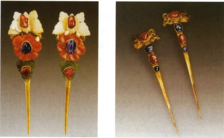 Hairpin set with sapphire