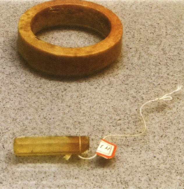 Jade bracelet (left) and crystal ornaments (right) from primitive society (Photo by Zhao Wei; Shenzhen Museum)